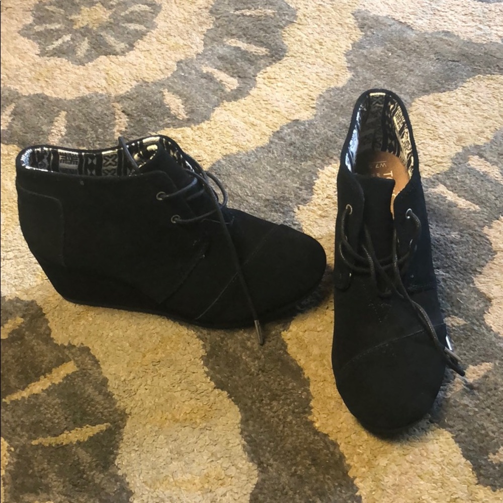 Toms suede wedges